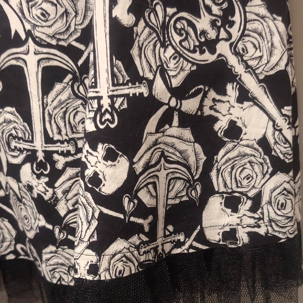 HELL BUNNY - Black and White Rose Print Sweetheart Mini Dress - Picture 6 of 8